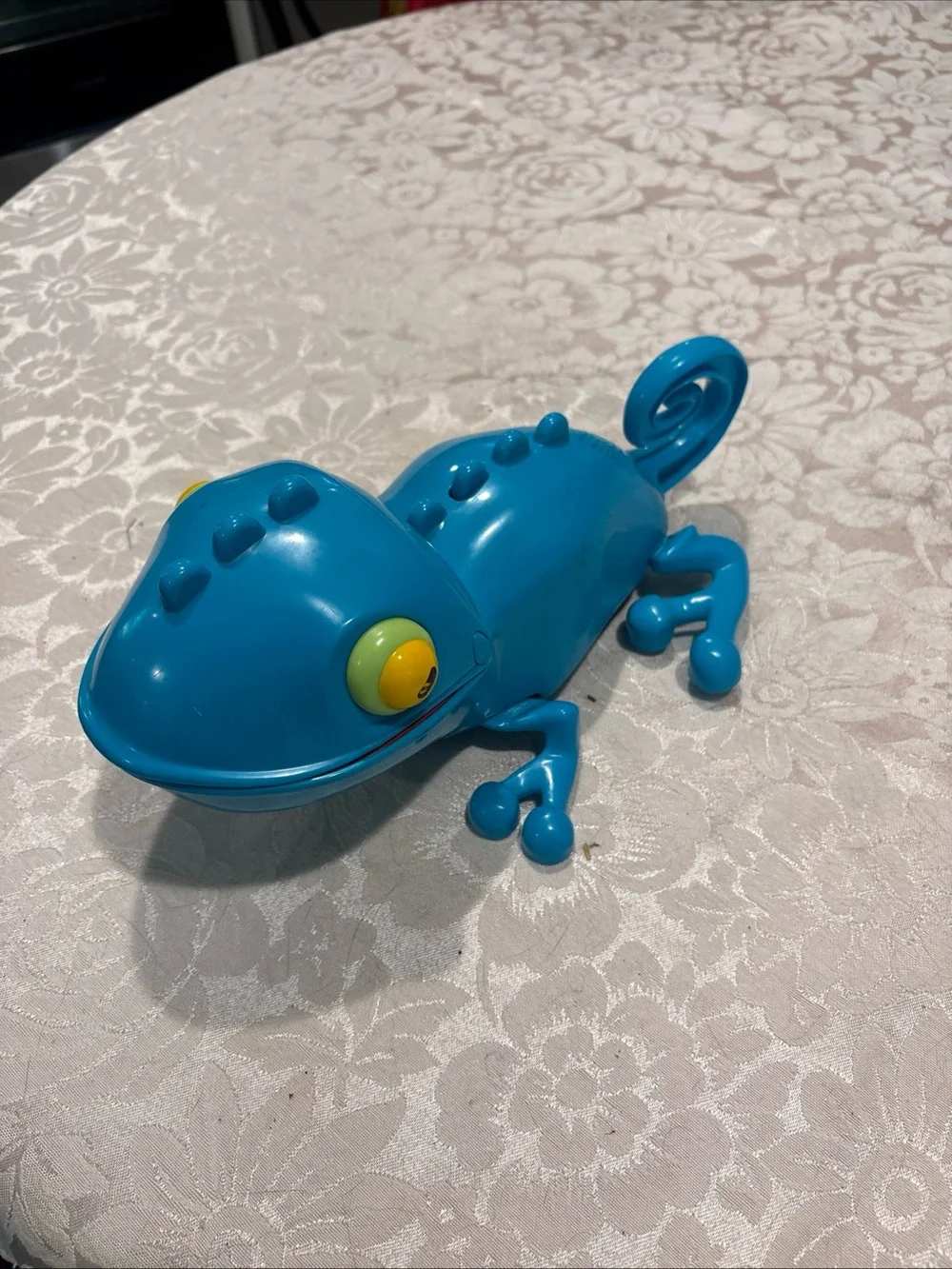 Chameleon Crunch Mattel Electronic Game  2012 Color And Shape Missing Bugs
